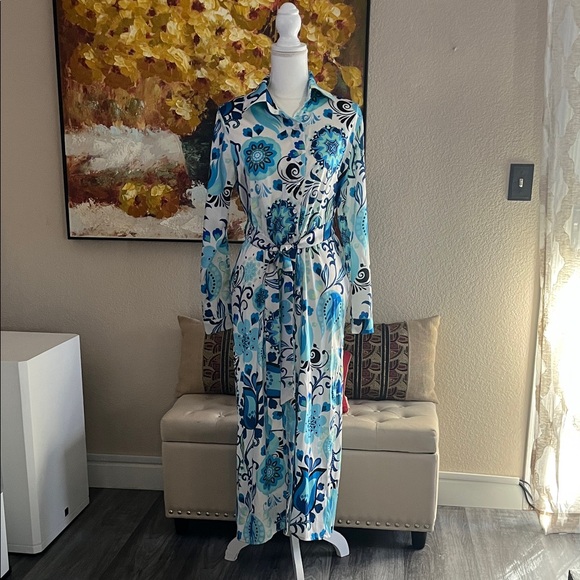 twenty-29 Dresses & Skirts - Floral Blue and White Linda Dress